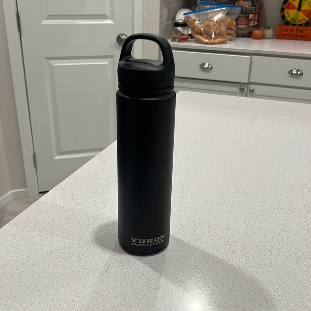 Yukon outfitters water bottle 🖤🖤🖤